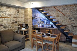 Dining - Limni Stone Apartments – Seaside Horizon (Limni)