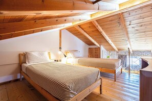 2 habitaciones, tabla de planchar con plancha, wifi y ropa de cama 