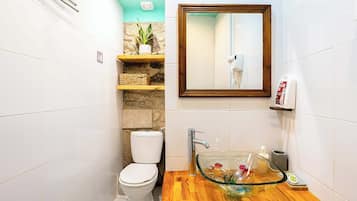 Shower, hair dryer, towels, shampoo
