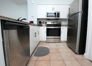 Condo, 1 Bedroom | Private kitchen