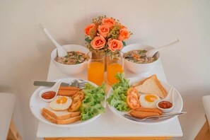 Free daily continental breakfast