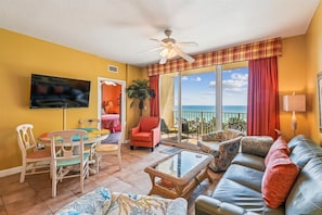 Condo, 2 quartos | Área de estar