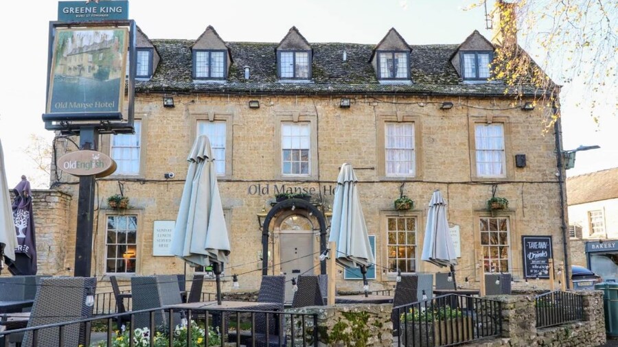 Barn in Cotswolds With Hot Tub & Scenic Views
