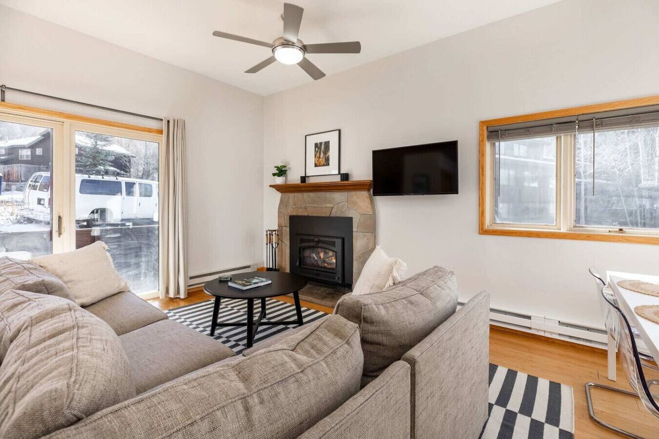 TV, fireplace, offices