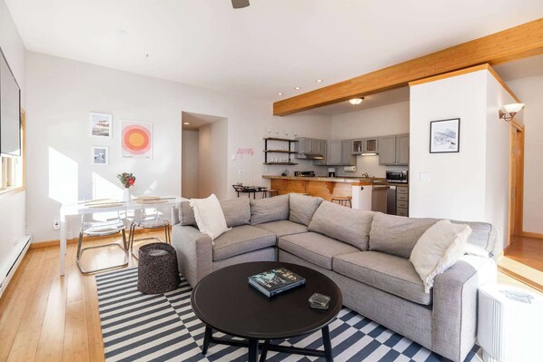 TV, fireplace, offices