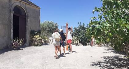 CONTRADA CANALISI An experience on a rustic but charming farm.