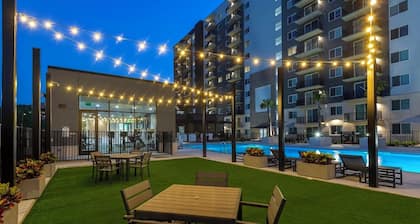 Lodgeur | Trendy 3BR w/ balcony | Energy Corridor
