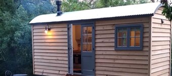 薩塞克斯牧羊人小屋附火坑及野生動物