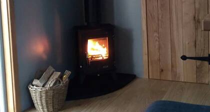 Shepherd's Hut in Sussex With Fire Pit & Wildlife