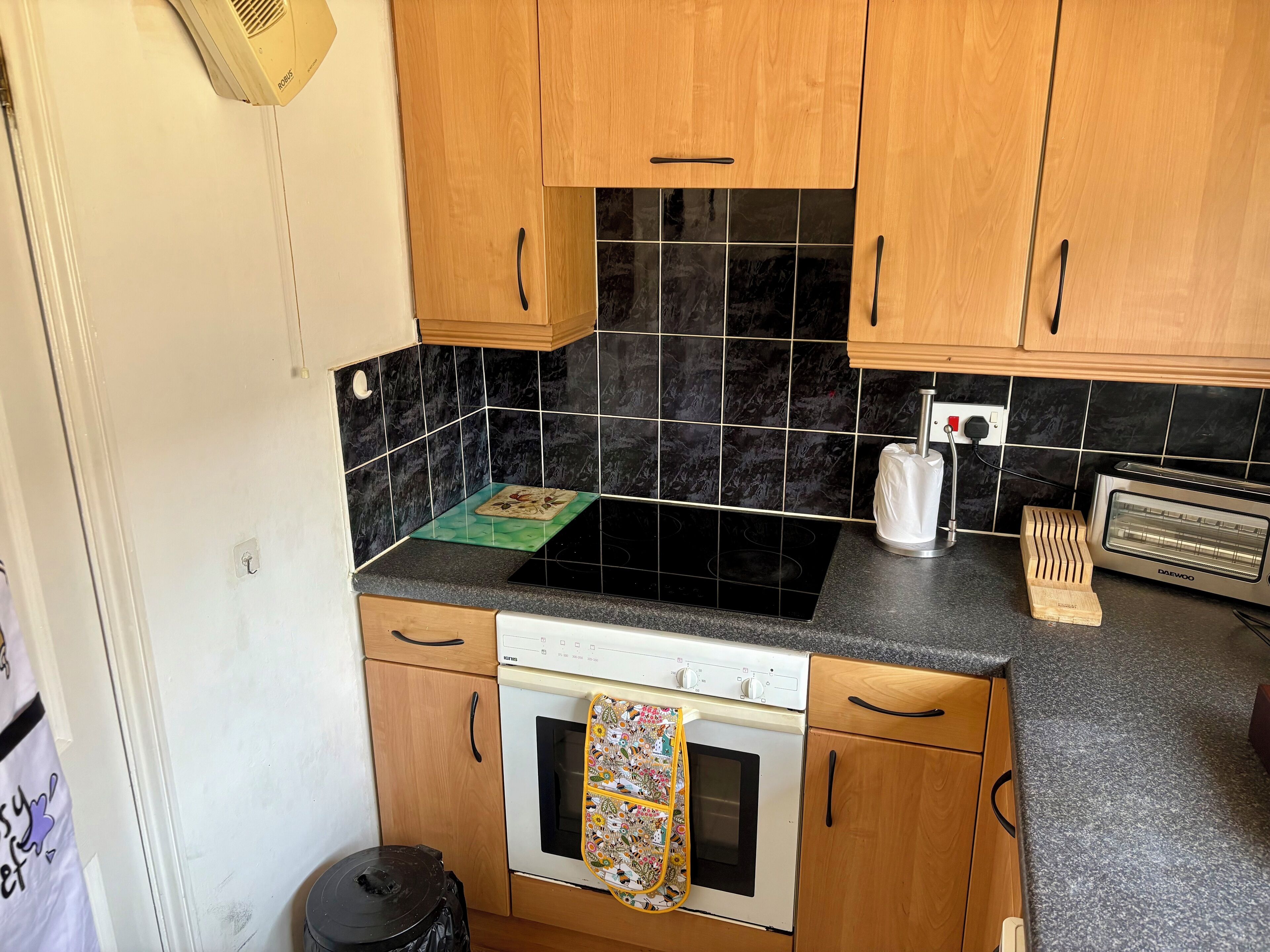 Fridge, microwave, oven, coffee/tea maker