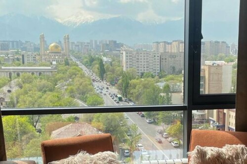 Mountain and city view from the heart of Almaty! Nice location,new and safe