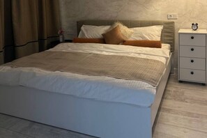 1 chambre, fer et planche à repasser, Wi-Fi, draps fournis
