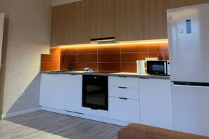 Micro-ondes, four, lave-vaisselle