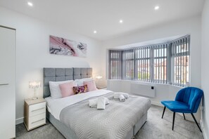 3 bedrooms - Newly Converted 3 Bed Apt. in Hounslow  (Hounslow)