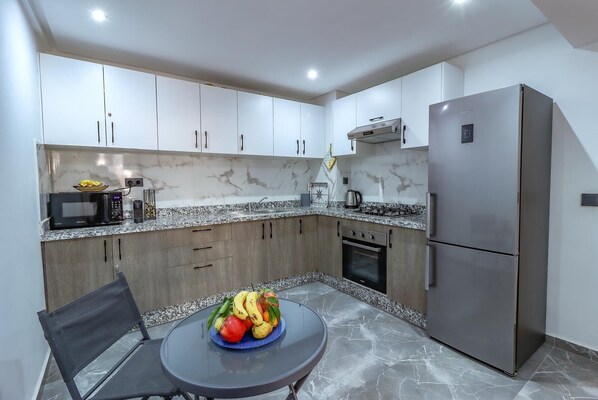 Fridge, microwave, oven, coffee/tea maker