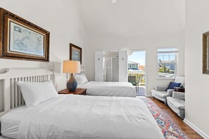 5 Schlafzimmer, Schreibtisch, Bügeleisen/Bügelbrett, Reisekinderbett