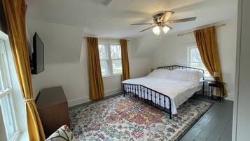 3 bedrooms, iron/ironing board, free WiFi, bed sheets