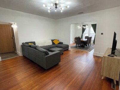 Charming 1900 home with furnished kitchen and king bed