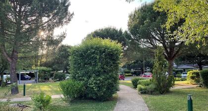 Pleasant house, pool access in summer season.