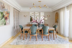 Elite Apartment | In-room dining