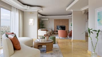 Elite Apartment | Living area | Flat-screen TV