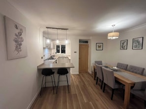 Cottage | Dining