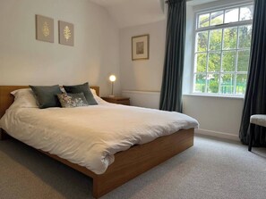 Cottage | 3 bedrooms, iron/ironing board, free WiFi, bed sheets - Charming 3-bed Cottage - Private Garden & Parking (Torquay)