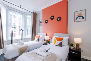 3 bedrooms, iron/ironing board, WiFi, bed sheets