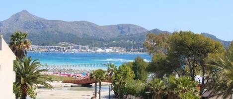 Familjelägenhet - balkong - utsikt mot kanalen | 1 sovrum, skrivbord, arbetsyta för laptop och strykjärn/strykbräda