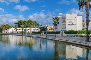 Front of property – evening/night - Apartamentos Venecia (Alcúdia)