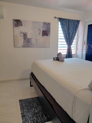 2 bedrooms, iron/ironing board, WiFi