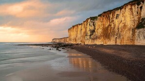 A coastal landscape with cliffs and a beach. - Cosy room with private entrance 200 m from the sea - Veules-les-Roses (Veules-les-Roses)