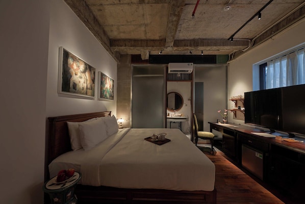 A hotel room with a large bed, a flat-screen TV, and artwork on the walls. - Anima - Vietnamese Contemporary Art Boutique Hotel (Ho Chi Minh City)