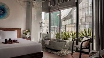 Artist Haven Room ( City View ) | 1 bedroom, desk, free WiFi, bed sheets