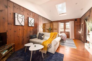 Televisión y oficina 