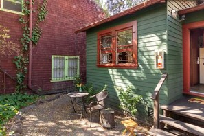 Exterior - Downtown Studio Garden Cottage | Near UC + Parking (Berkeley)