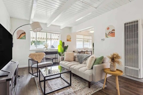 Central Berkeley 2BR Home | Near UC & BART + Parking