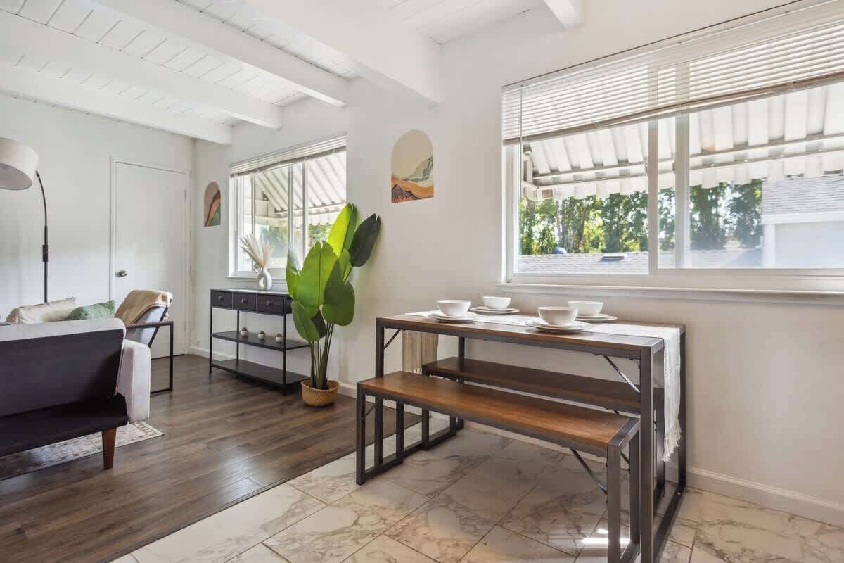 Televisión y oficina 