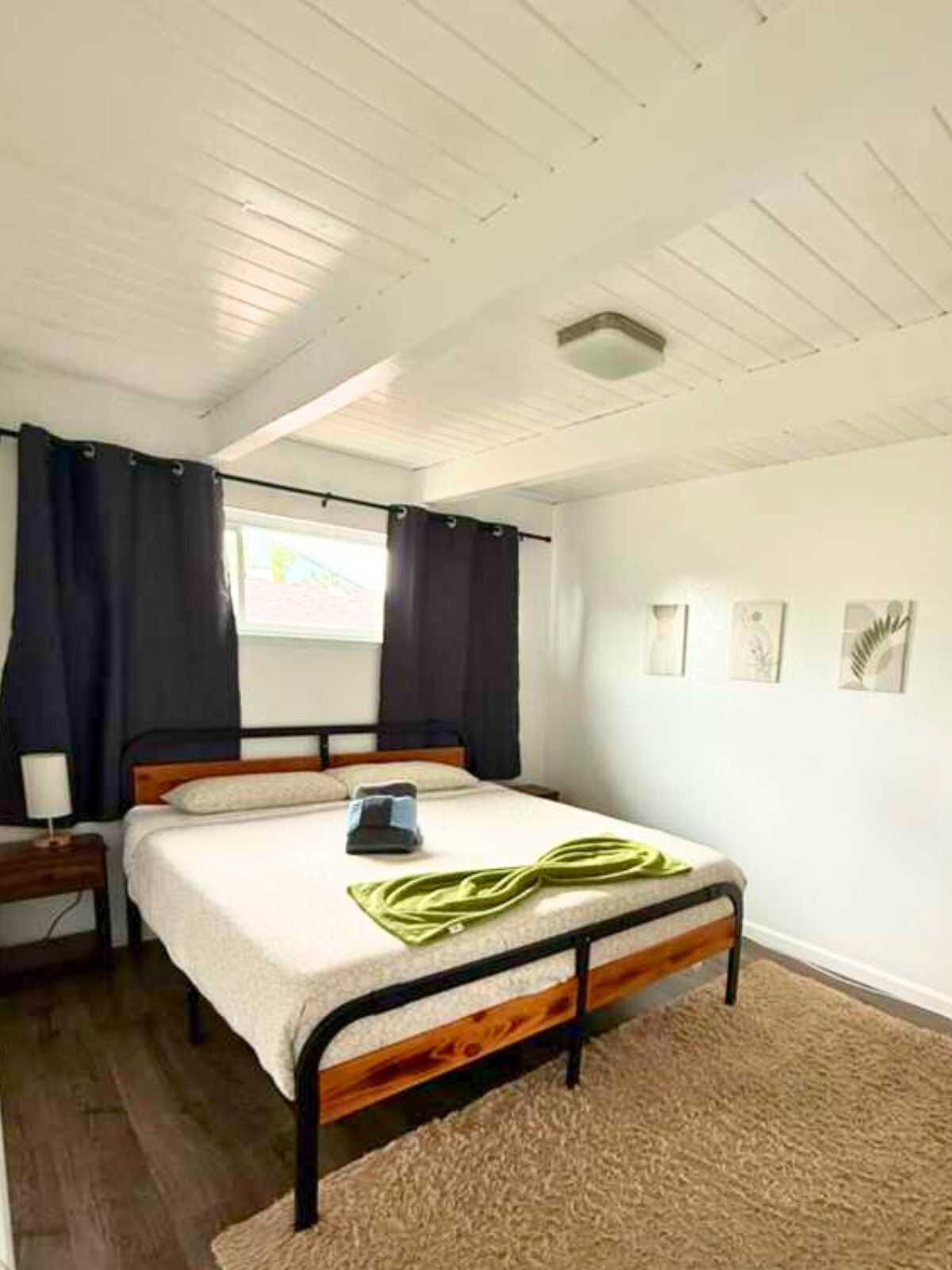 2 bedrooms, desk, iron/ironing board, WiFi