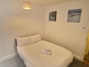House | 4 bedrooms, free WiFi, bed sheets - Gillingham Retreat - Spacious 4 Bedroom House (Gillingham)