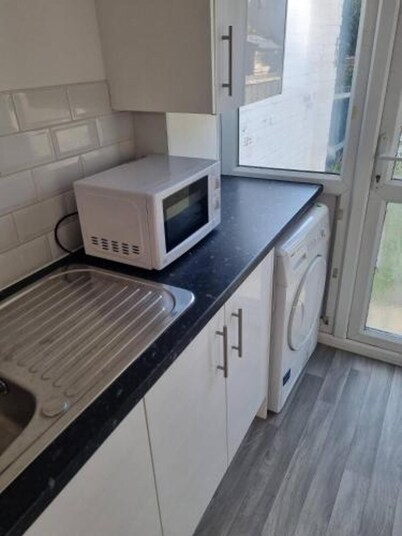 Gillingham Retreat - Spacious 4 Bedroom House