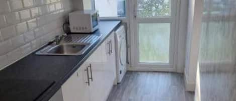 House | Private kitchen | Fridge, microwave, oven, stovetop