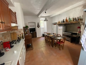 Réfrigérateur, micro-ondes, four, lave-vaisselle