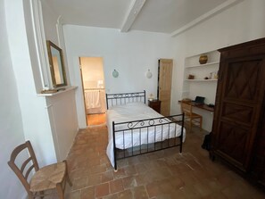4 bedrooms, iron/ironing board, travel cot, free WiFi - IN AVEYRON IN THE GORGES DU TARN THE CHATEAU DU CAMBON IDEAL FOR FAMILIES (la cresse)