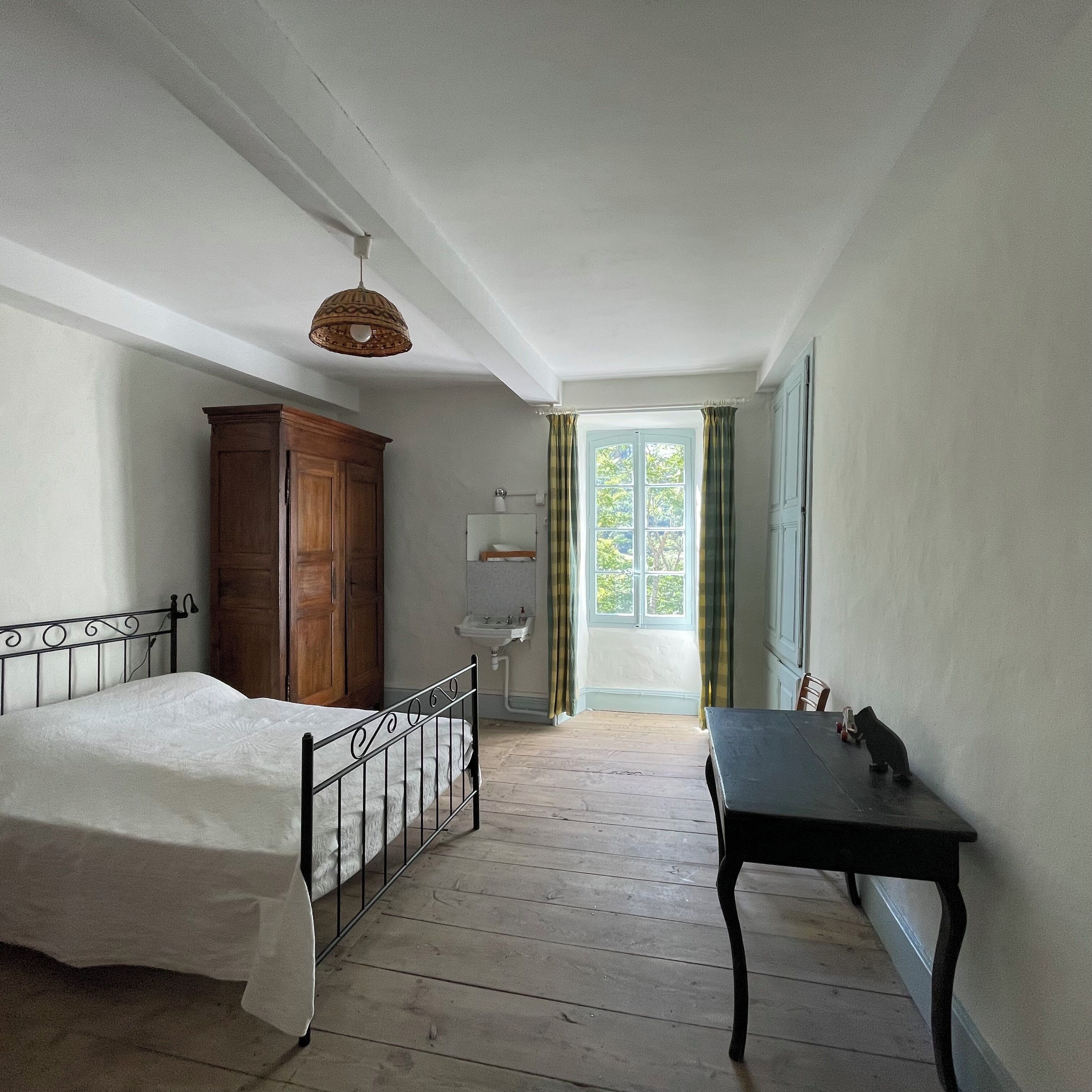 4 bedrooms, iron/ironing board, travel cot, free WiFi