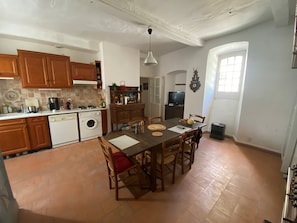 Kühlschrank, Mikrowelle, Ofen, Geschirrspüler