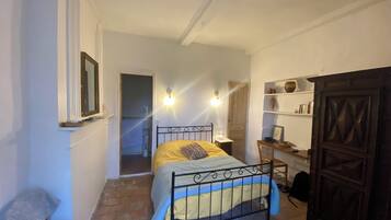 4 chambres, fer et planche à repasser, lit parapluie, Wi-Fi gratuit