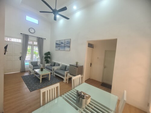Family-Friendly - 5 minutes from Bogor Jagorawi Tol Gate -3 Bedroom - 2 Bathroom