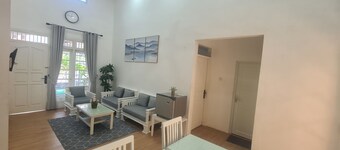 Family-Friendly - 5 minutes from Bogor Jagorawi Tol Gate -3 Bedroom - 2 Bathroom