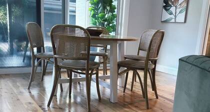 Stylish | Luxury | Five Star
A brand NEW luxury escape in the heart of Dubbo!